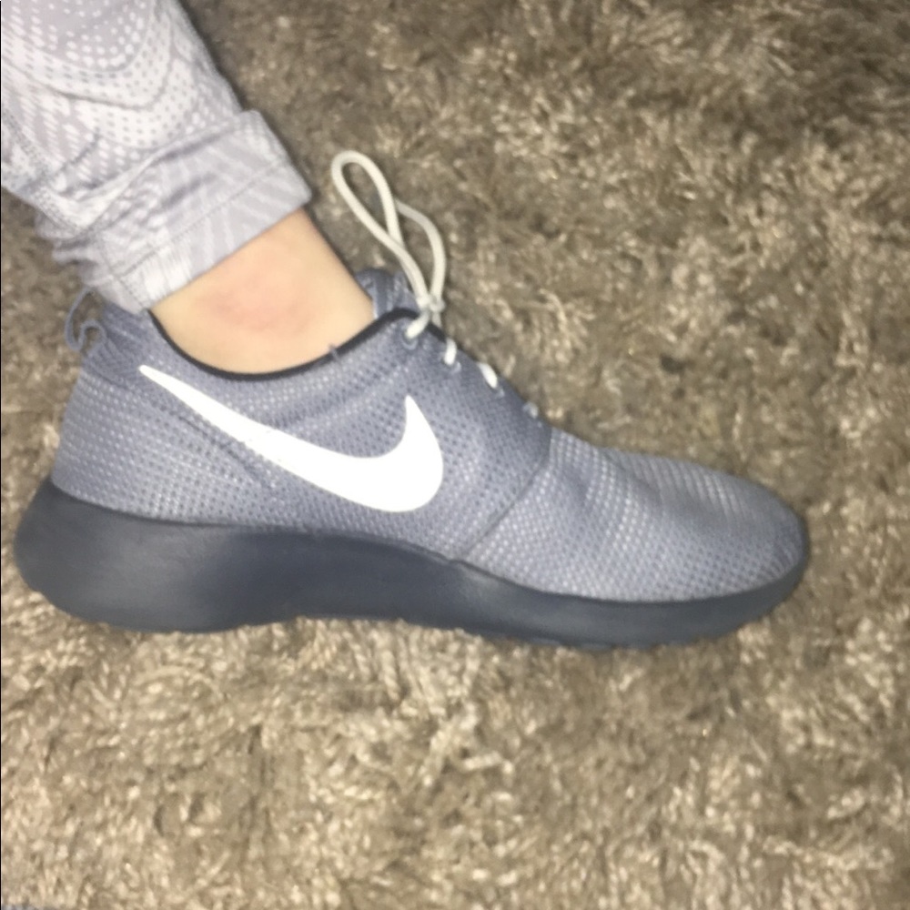 Nike Roshe Womens Shoe sz 5